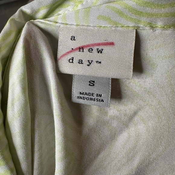 A New Day Green Satin Finish Psychedelic Print Button Down Shirt - Picture 10 of 11